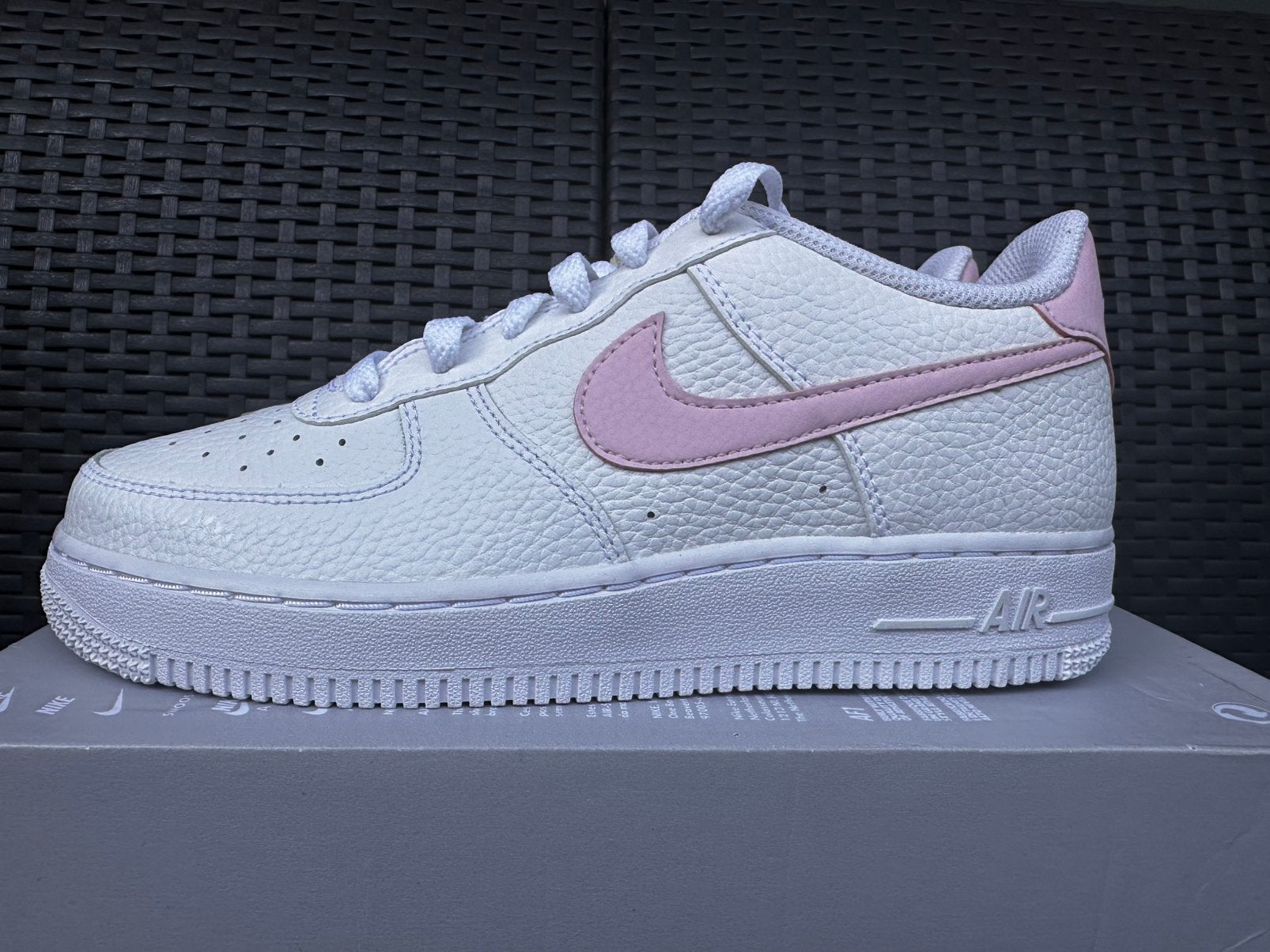 Nike Air Force 1 GS White Pink Nieuw in Maat 38, Meisje, Schoenen, Nieuw, Ophalen of Verzenden