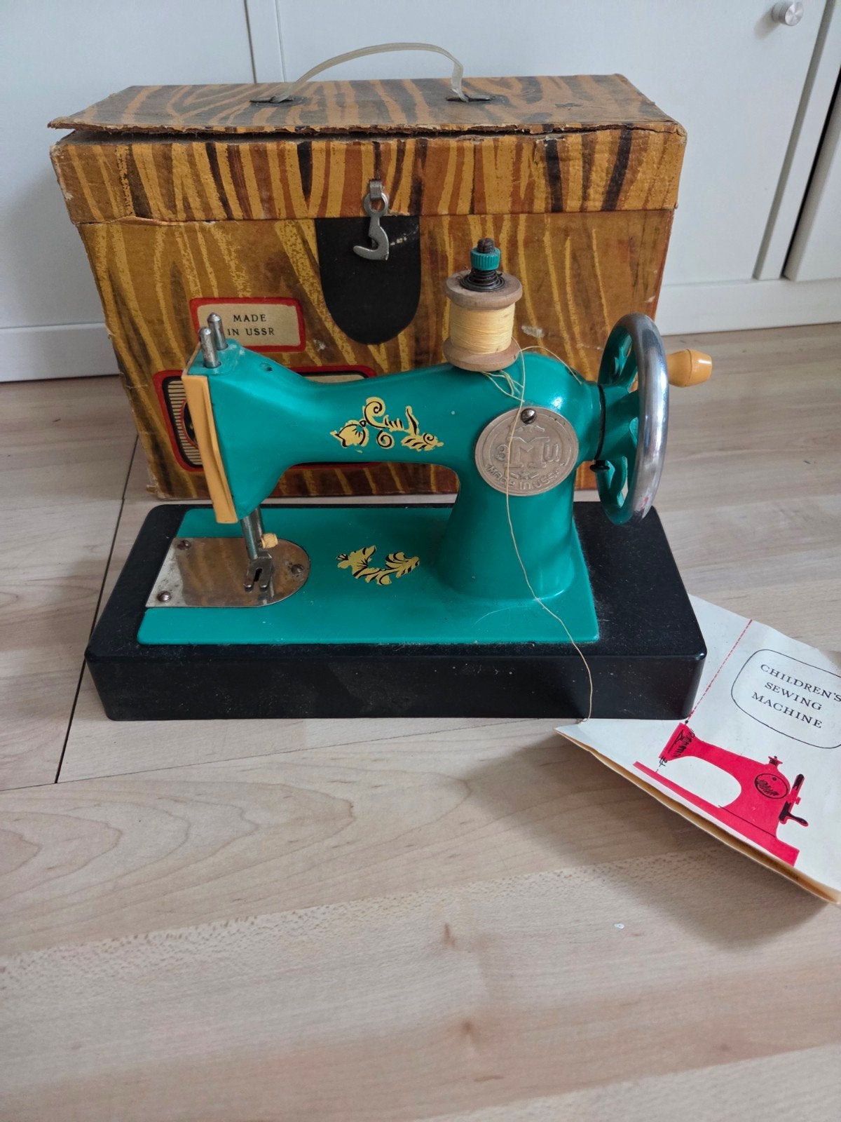 Vintage USSR Speelgoed Naaimachine - Draait, zonder naald, Ophalen of Verzenden