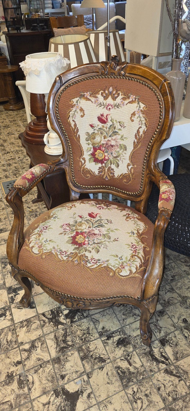 Antieke fauteuil met bloemenborduursel, Antiek en Kunst, Antiek | Meubels | Stoelen en Banken, Ophalen