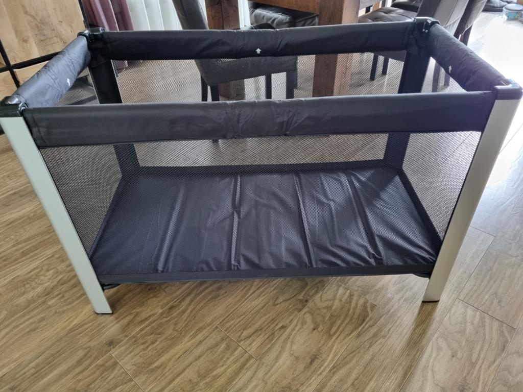 Campingbedje, Kinderen en Baby's, Babywiegjes en Ledikanten, Ophalen, Reisbedje