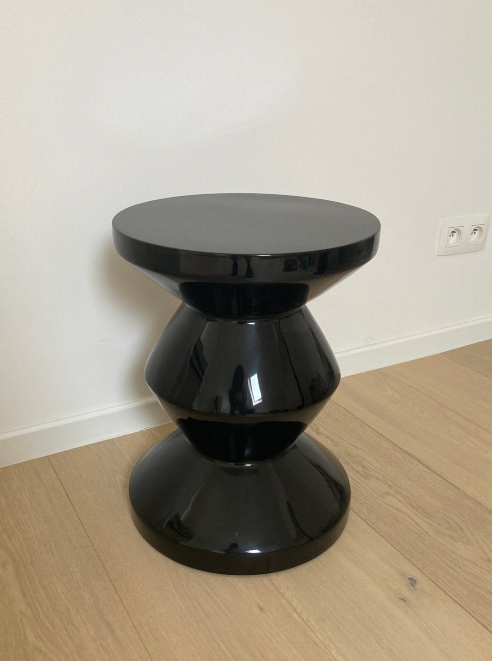 Polspotten Zig Zag bijzettafel - design kruk, Overige materialen, Minder dan 55 cm, Rond, Ophalen of Verzenden