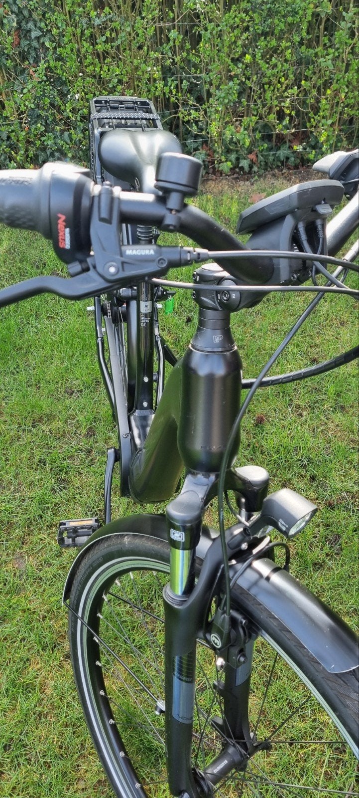 Electrische fiets zwart zgan 2500 km op gefietst., Zo goed als nieuw, Minder dan 47 cm, 50 km per accu of meer, Ophalen