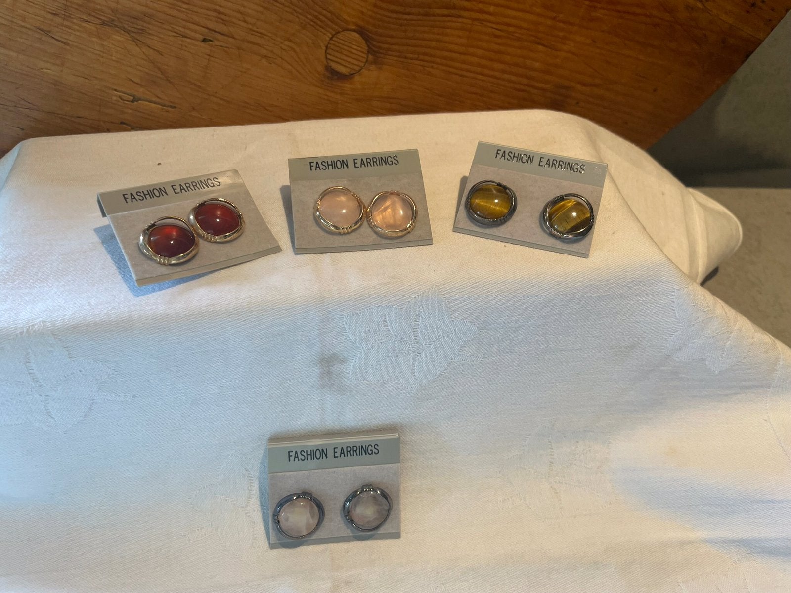 Oorbel, Ophalen of Verzenden, Zo goed als nieuw, Overige kleuren, Overige materialen