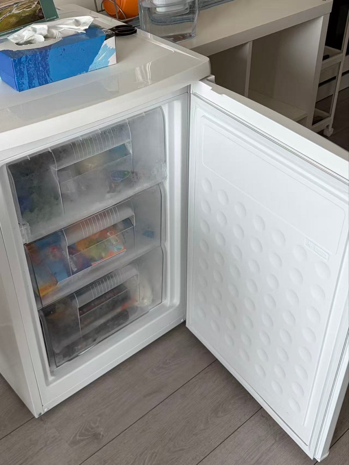 Small freezer with 3 layers, Gebruikt, 75 tot 100 liter, Met aparte vriezer, 45 tot 60 cm