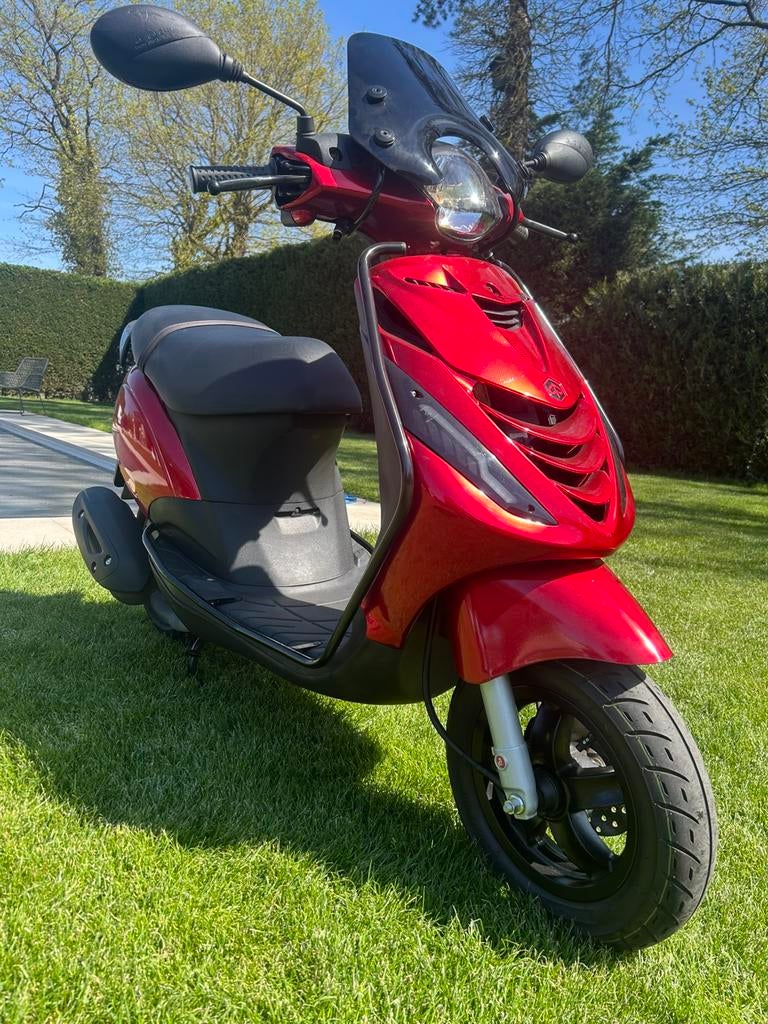 PIAGGIO ZIP 2023 E5 7230KM GARANTIE, Fietsen en Brommers, Scooters | Piaggio, Zo goed als nieuw, Zip, Maximaal 45 km/u, Benzine