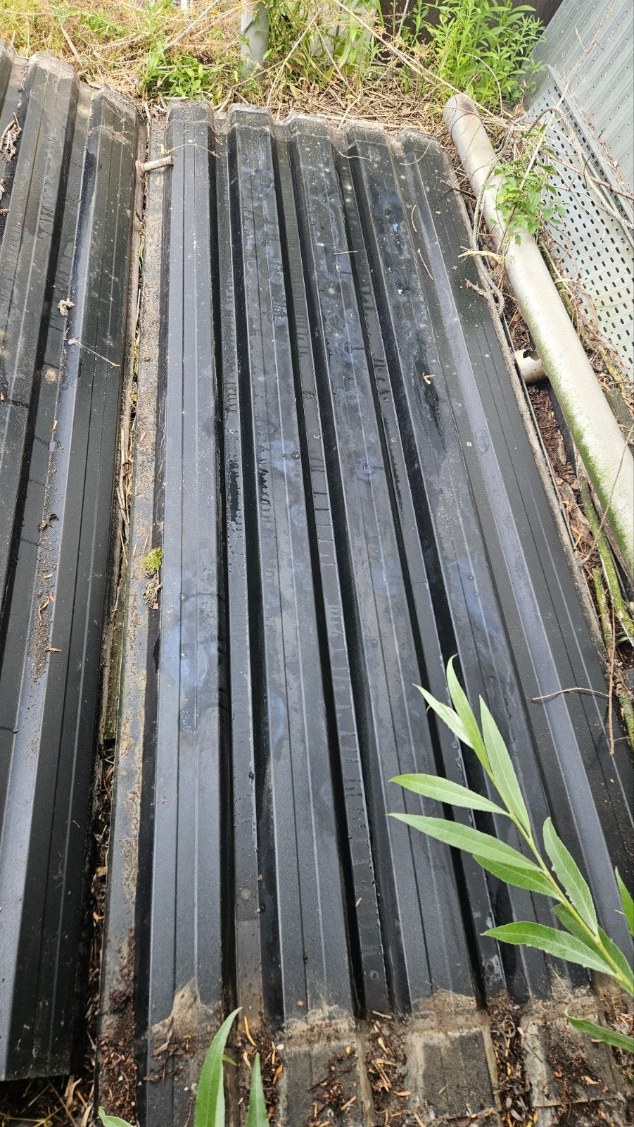Damwand zwart met kleine gaatjes, 7 stuks (2.5-3m), Doe-het-zelf en Verbouw, Platen en Panelen, Ophalen of Verzenden