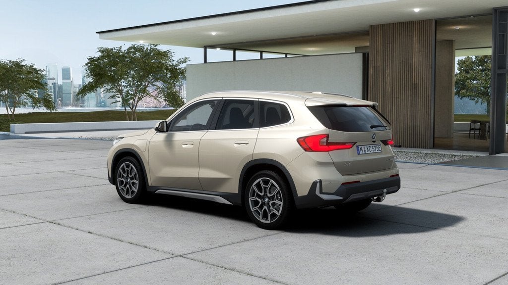BMW X1 xDrive25e xLine Automaat / Trekhaak / Sportstoelen /, Auto's, BMW, Zwart, Leder, Hybride Elektrisch/Benzine, 3 cilinders