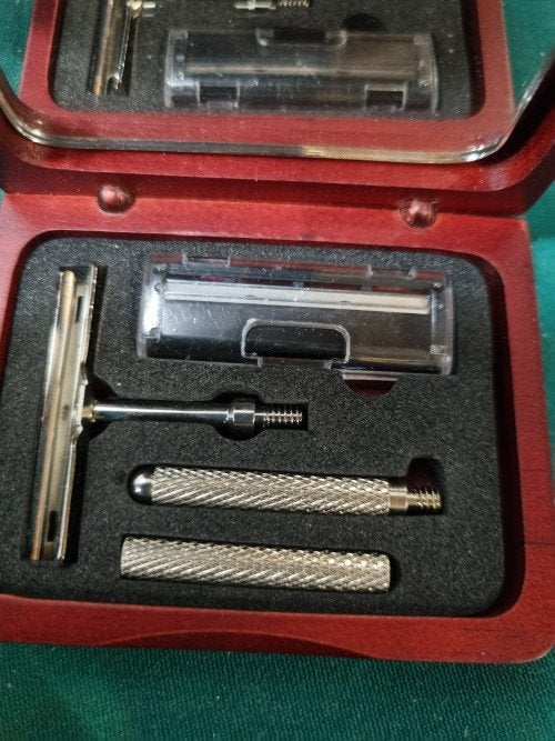 scheermesje reismesje vintage in houten box, Ophalen of Verzenden, 'T Olde Gre-j, Info@toldegrej.nl, Endepoelstraat 20f Didam