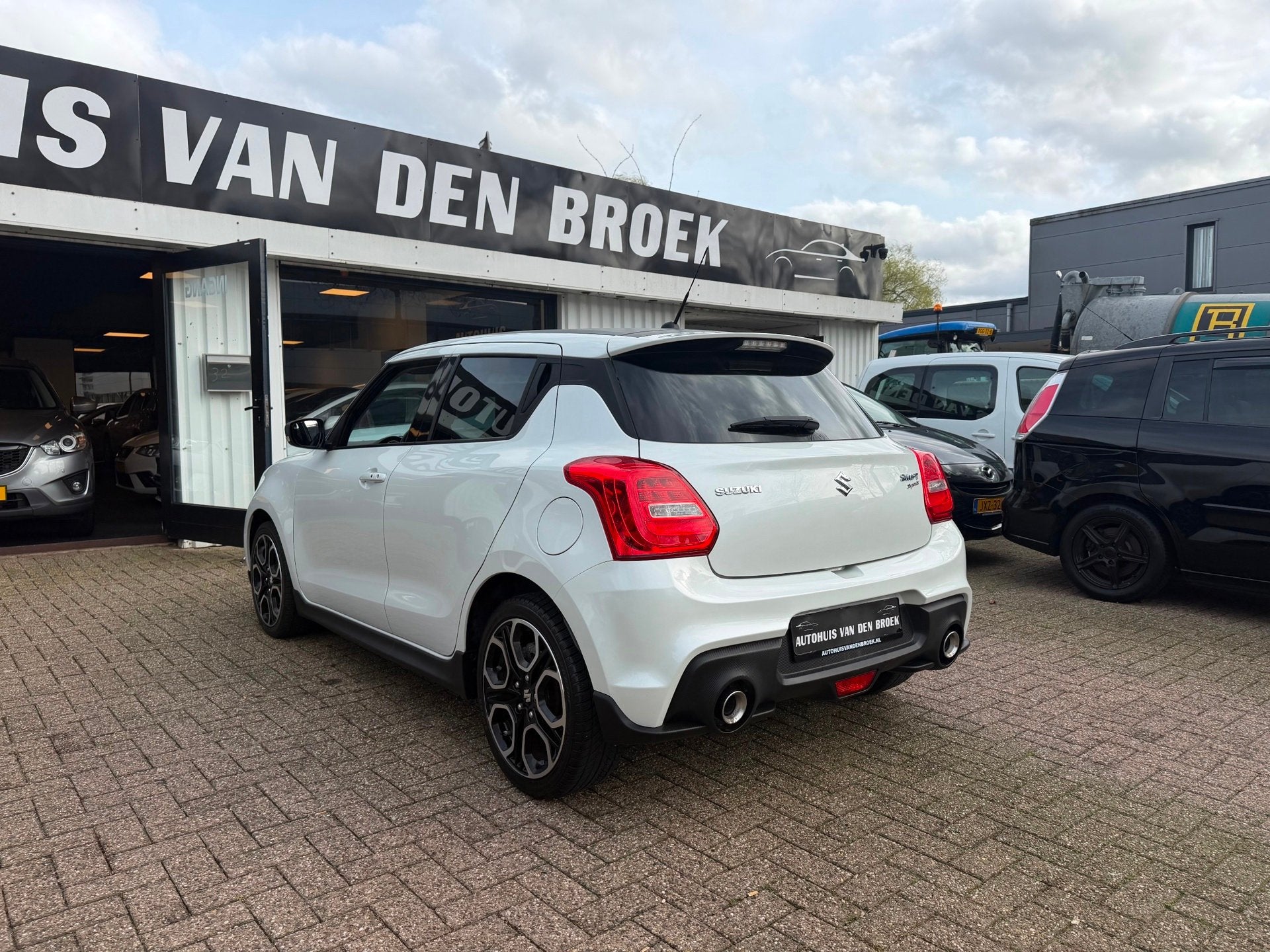 Suzuki SWIFT 1.4 Sport 140Pk|Xenon|Navi|Cruise|Carplay|Led|F, Auto's, Suzuki, Stof, 4 cilinders, Origineel Nederlands, Bedrijf