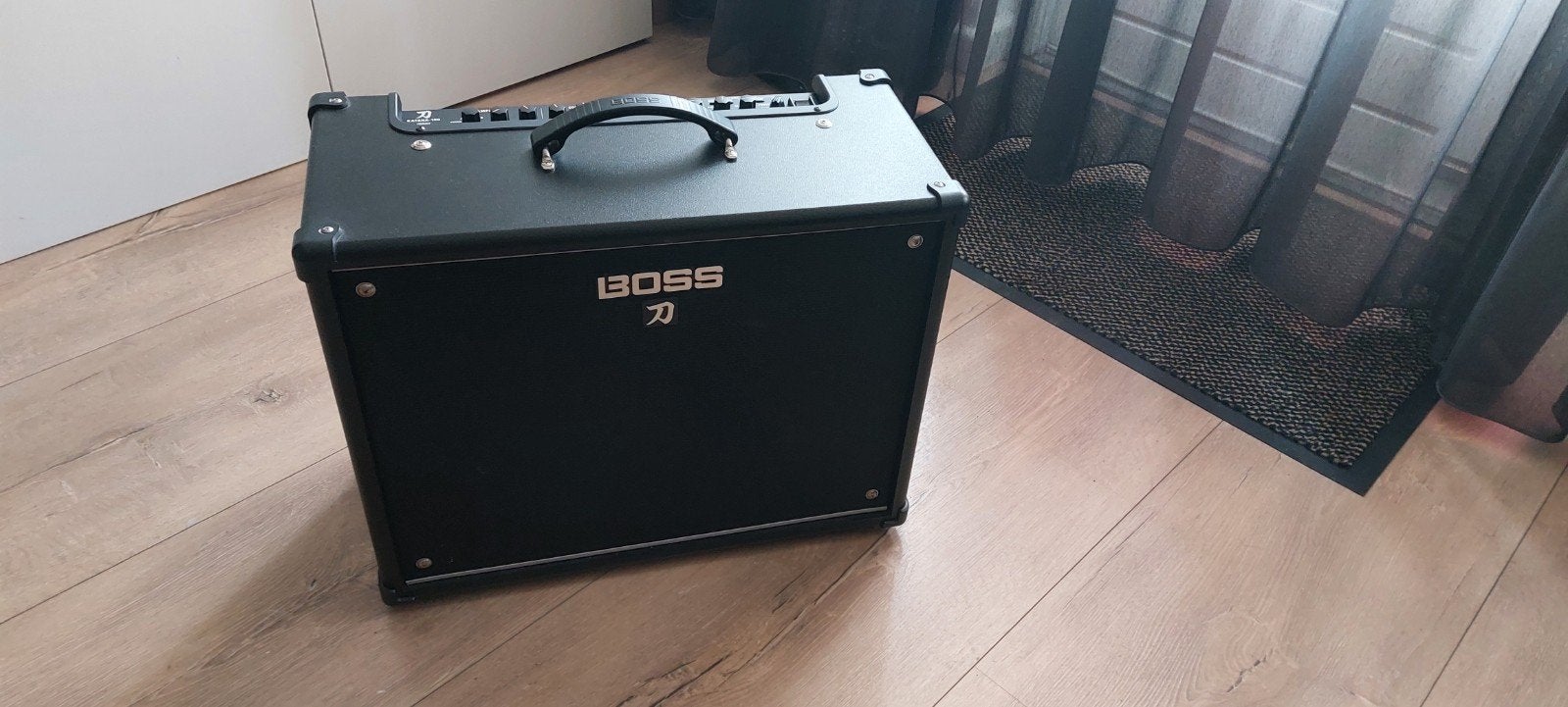 Boss Katana-100 gitaarversterker met stereo eindversterker, Ophalen, Gebruikt