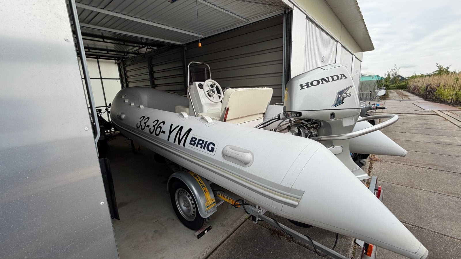 BRIG F450L RIB met Honda 40pk en kanteltrailer, Gebruikt, Brig, 40 pk, Peddels