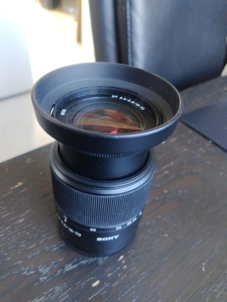 sony 3.5-5.6/18-70 in nieuw staat met zonnekap, Audio, Tv en Foto, Fotografie | Lenzen en Objectieven, Ophalen of Verzenden, Zo goed als nieuw