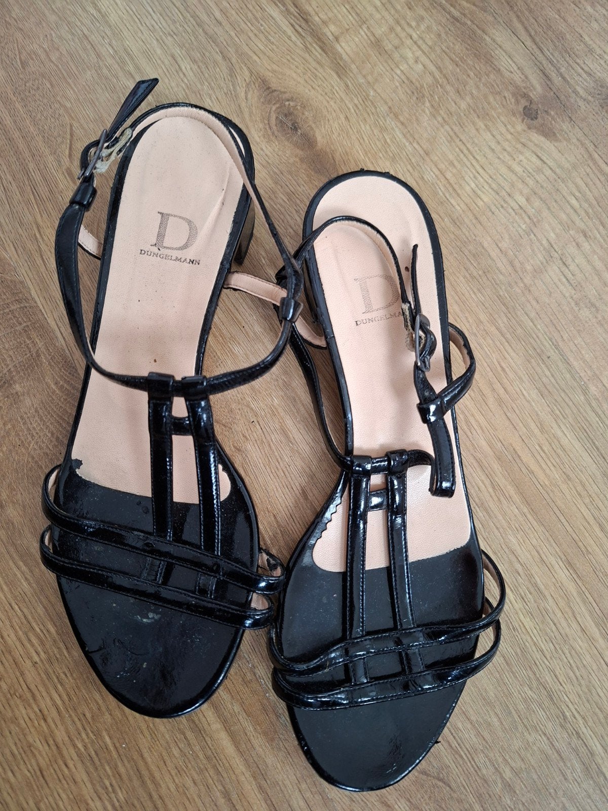 Zwarte sandalen met hak - Maat 39 - Dungelmann, Kleding | Dames, Verzenden, Zwart, Sandalen of Muiltjes, Zo goed als nieuw