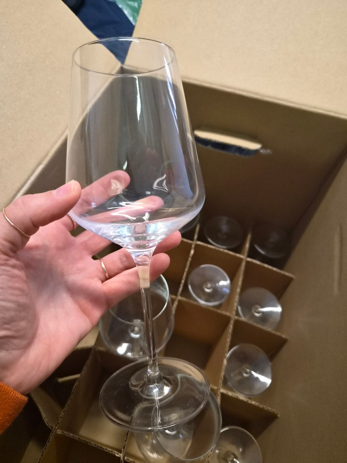 Vivo wijnglazen: 3x rood, 2x wit (zonder doos), Huis en Inrichting, Ophalen, Glas of Glazen, Gebruikt, Vivo