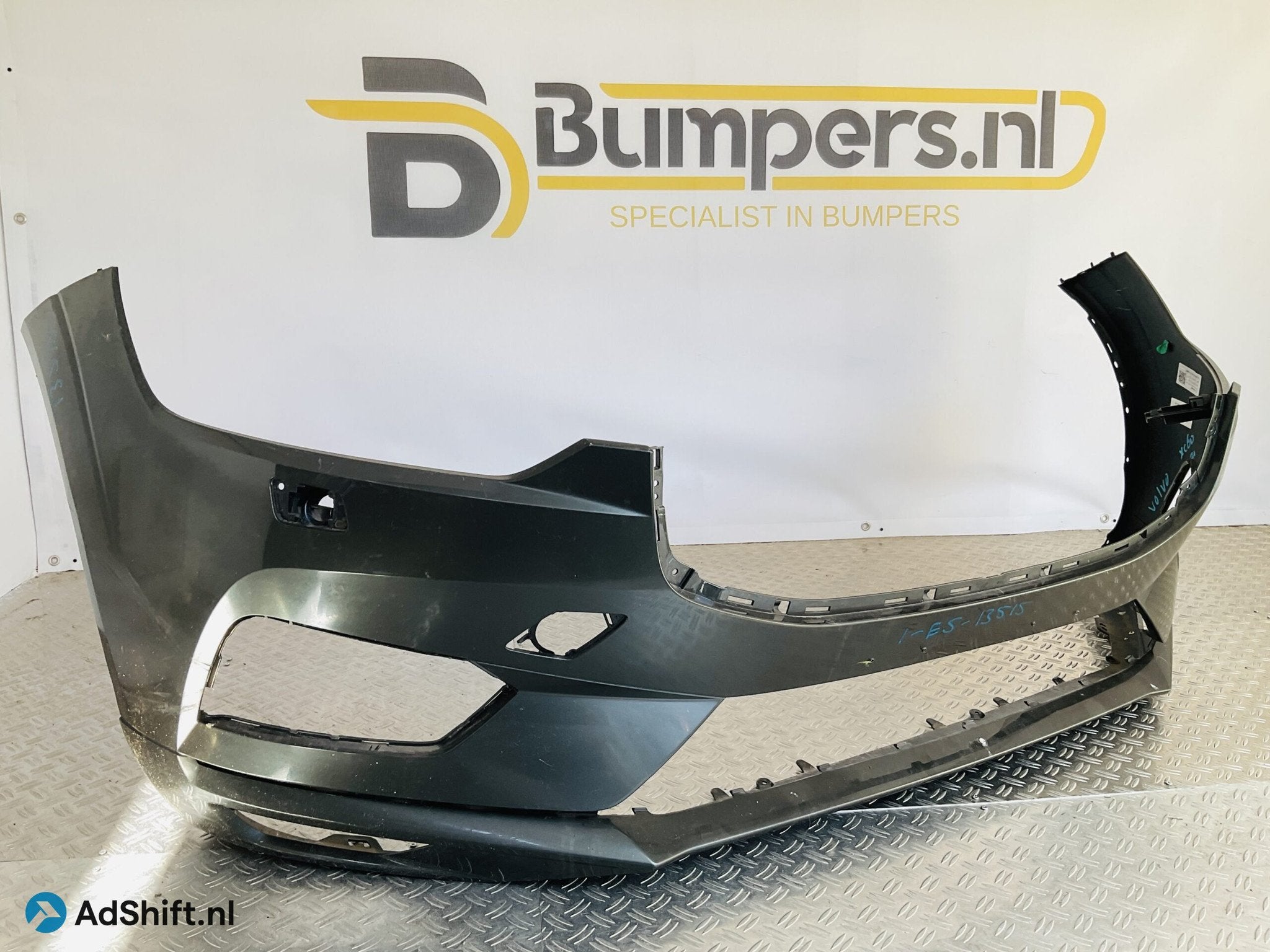 Bumper Volvo XC60 XC-60 2017-2021 31425160 Voorbumper 1-E5-1, Bumper