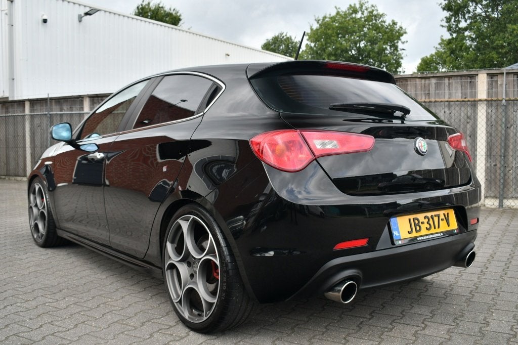 Alfa Romeo Giulietta 1.4 Turbo 200PK QV Uitvoering|Leder|19", Auto's, Euro 5, Gebruikt, 4 cilinders, Zwart