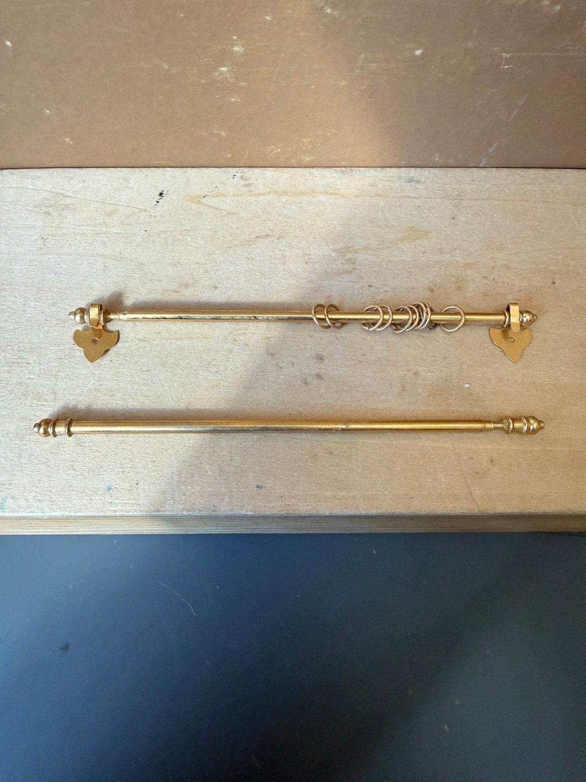 2x oude gordijn roede - 12cm uitschuifbaar tot 20cm - metaal, Verzamelen, Ophalen of Verzenden, Zo goed als nieuw, Poppenhuis