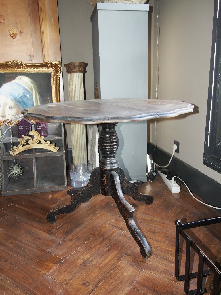 Oude houten bijzettafel - 70 cm breed, 57 cm hoog, Ophalen