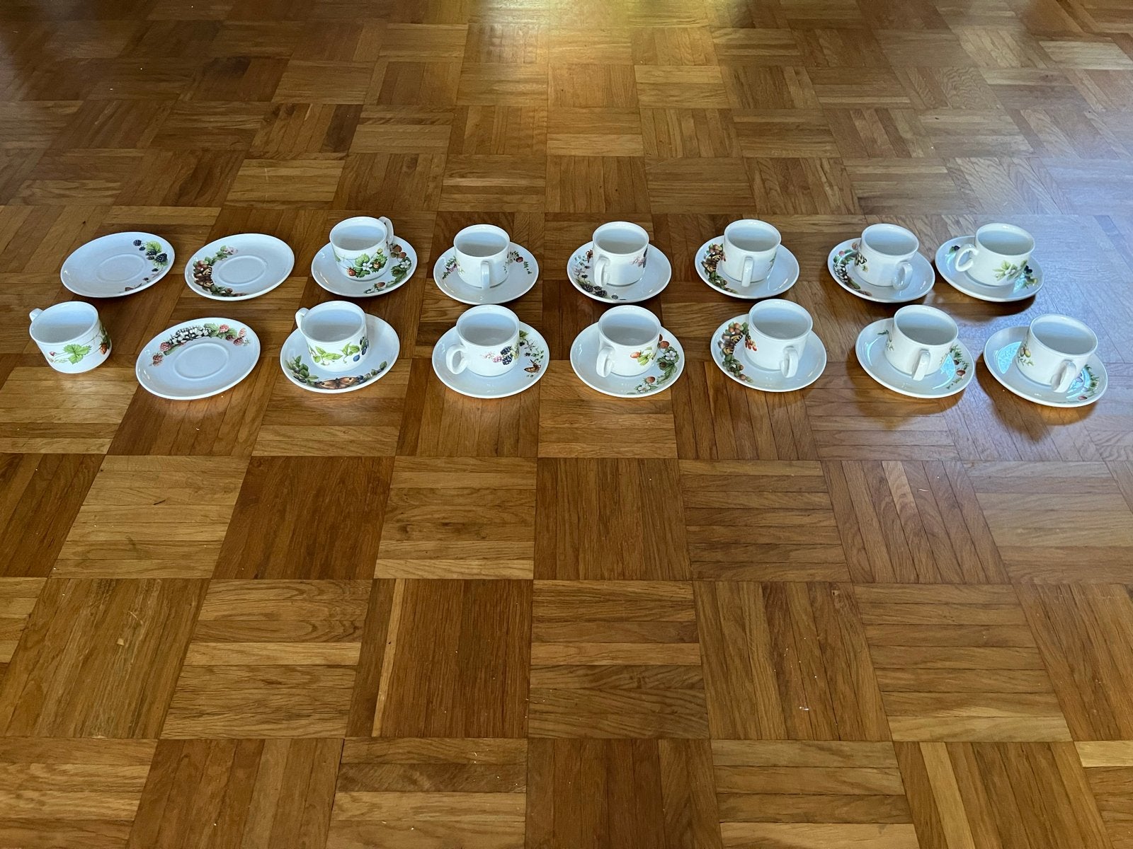 Marjolein Bastin servies - kopjes en schoteltjes., Ophalen, Zo goed als nieuw, Overige stijlen, Kop(pen) en/of Schotel(s)