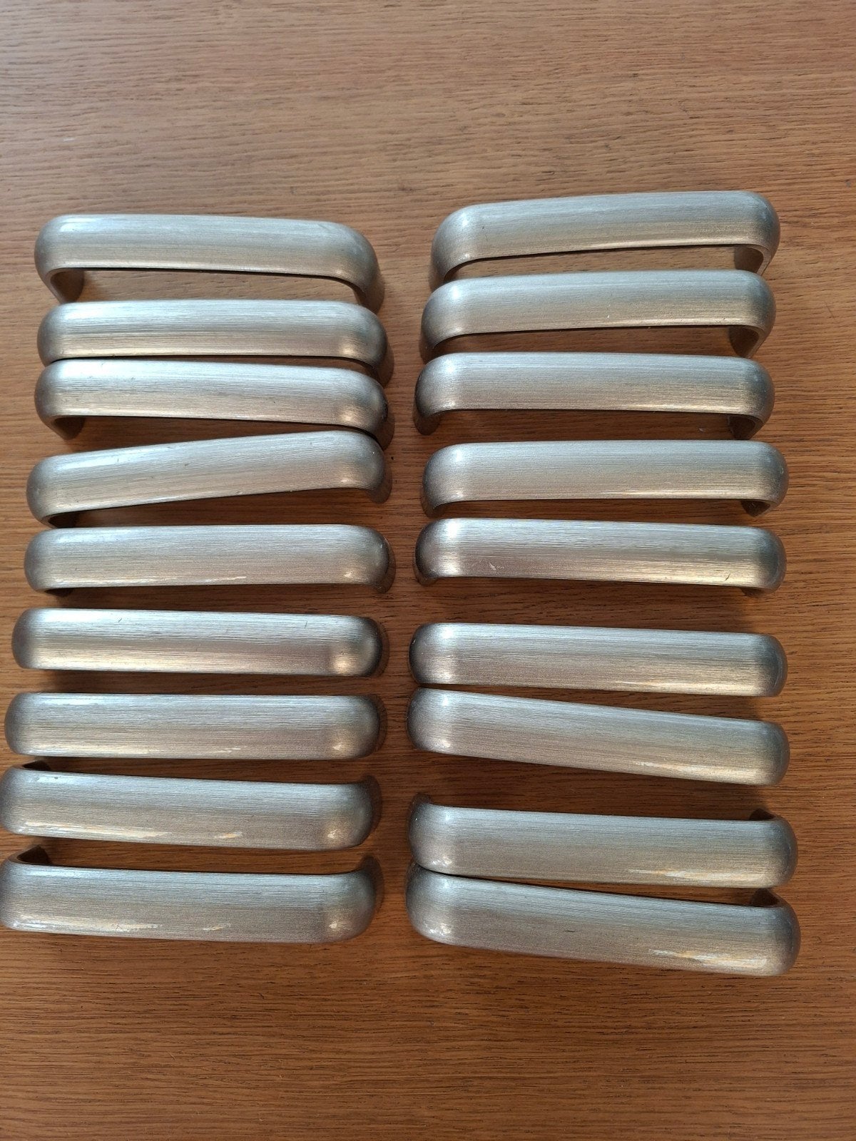 18 RVS keukengreepjes (12.8 cm) incl. schroeven, Ophalen of Verzenden, Zo goed als nieuw, Schroeven, Rvs