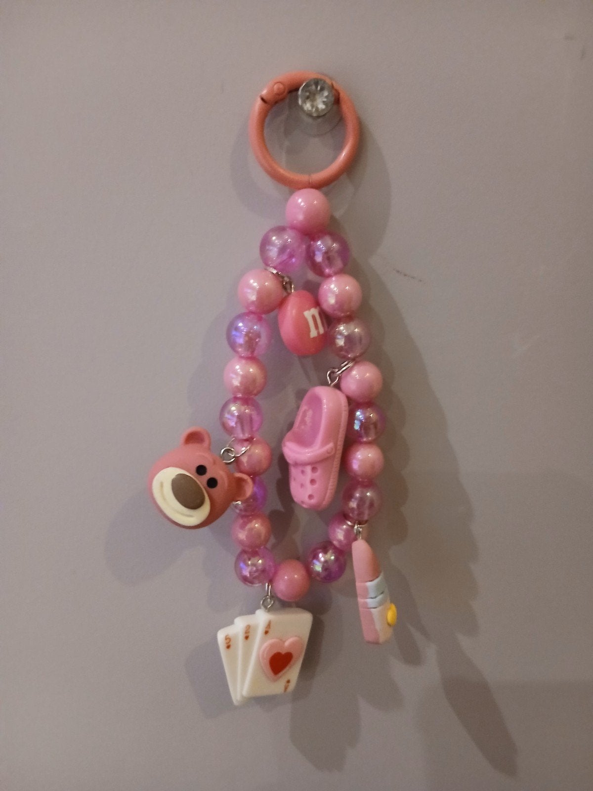 Roze sleutelhanger met 5  unieke bedels, Ophalen of Verzenden, Zo goed als nieuw, Knuffel of Figuurtje