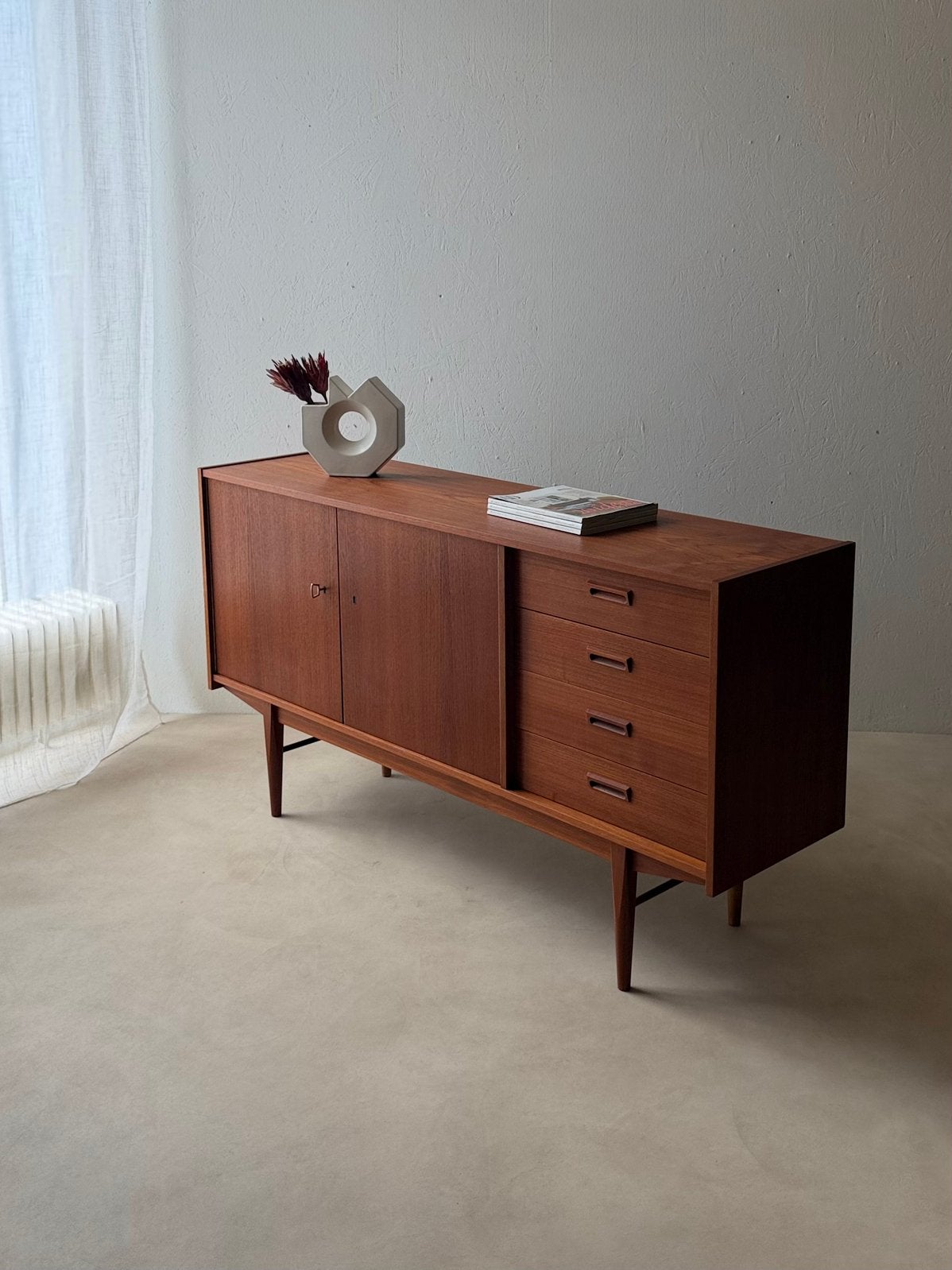 Mid century teak dressoir jaren 60 vintage design, Mid century, Met deur(en), 150 tot 200 cm, Overige materialen
