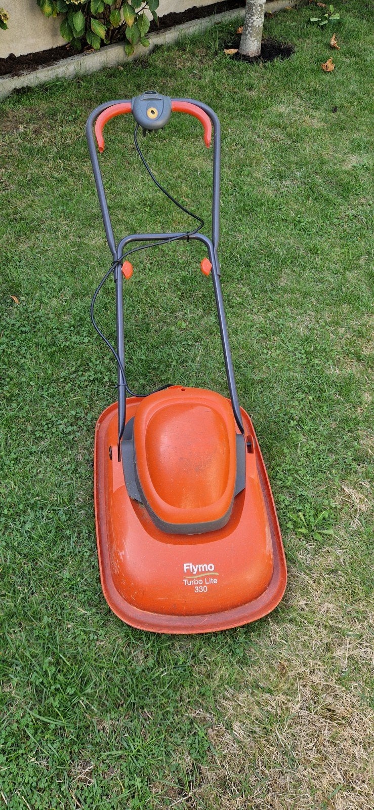 Te Koop Flymo Grasmaaier Turbo lite 330, Ophalen, Gebruikt, Elektrische grasmaaier, Zweefmaaier