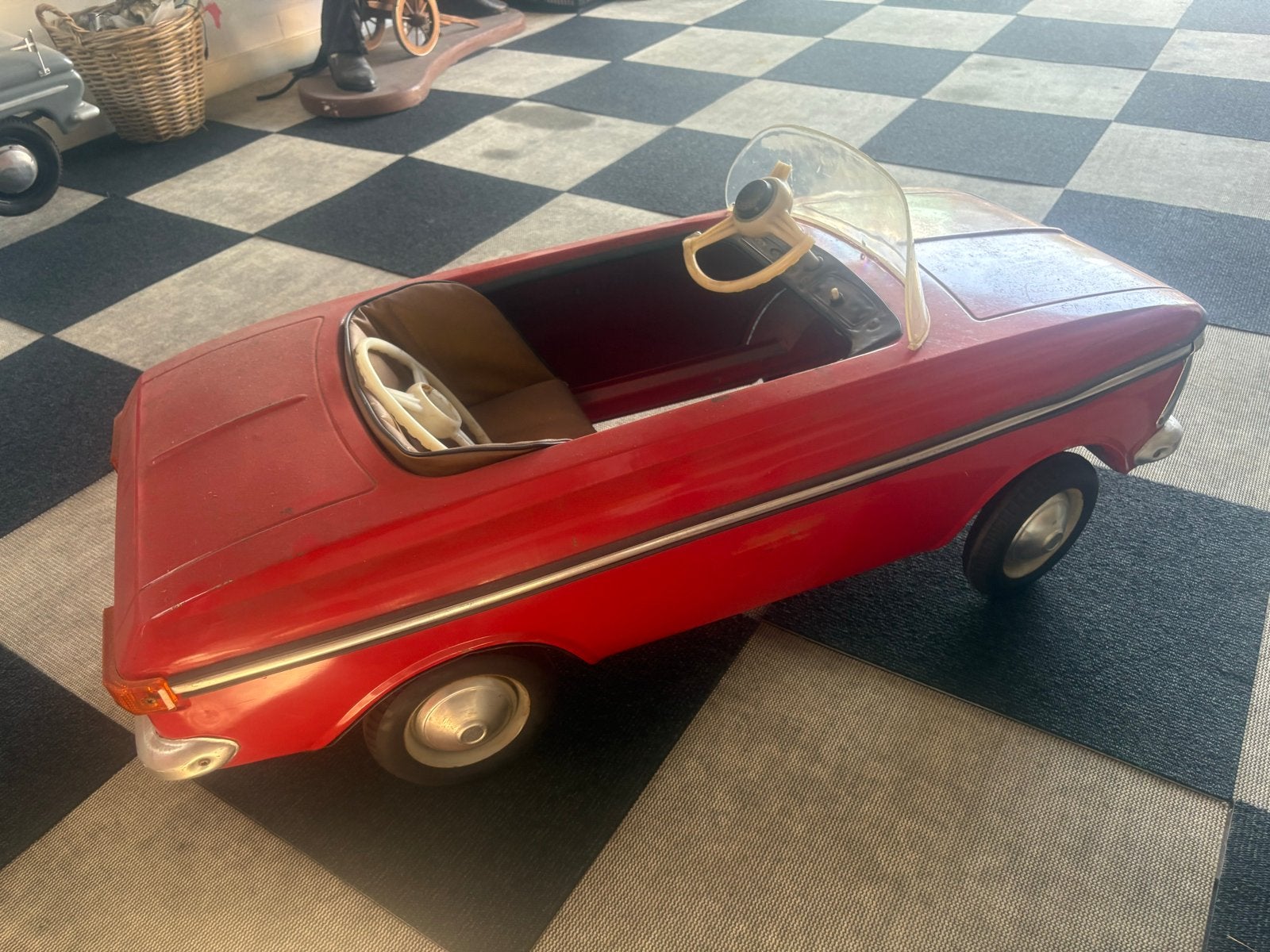 Vintage Rode Trapauto - Klassieke Kinderspeelgoedauto, Antiek en Kunst, Ophalen of Verzenden