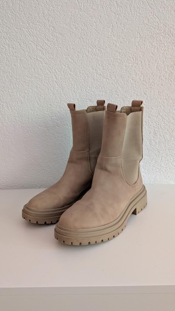 Cellini laarsjes - Zo goed als nieuw, Beige, Ophalen of Verzenden, Zo goed als nieuw, Lage of Enkellaarzen