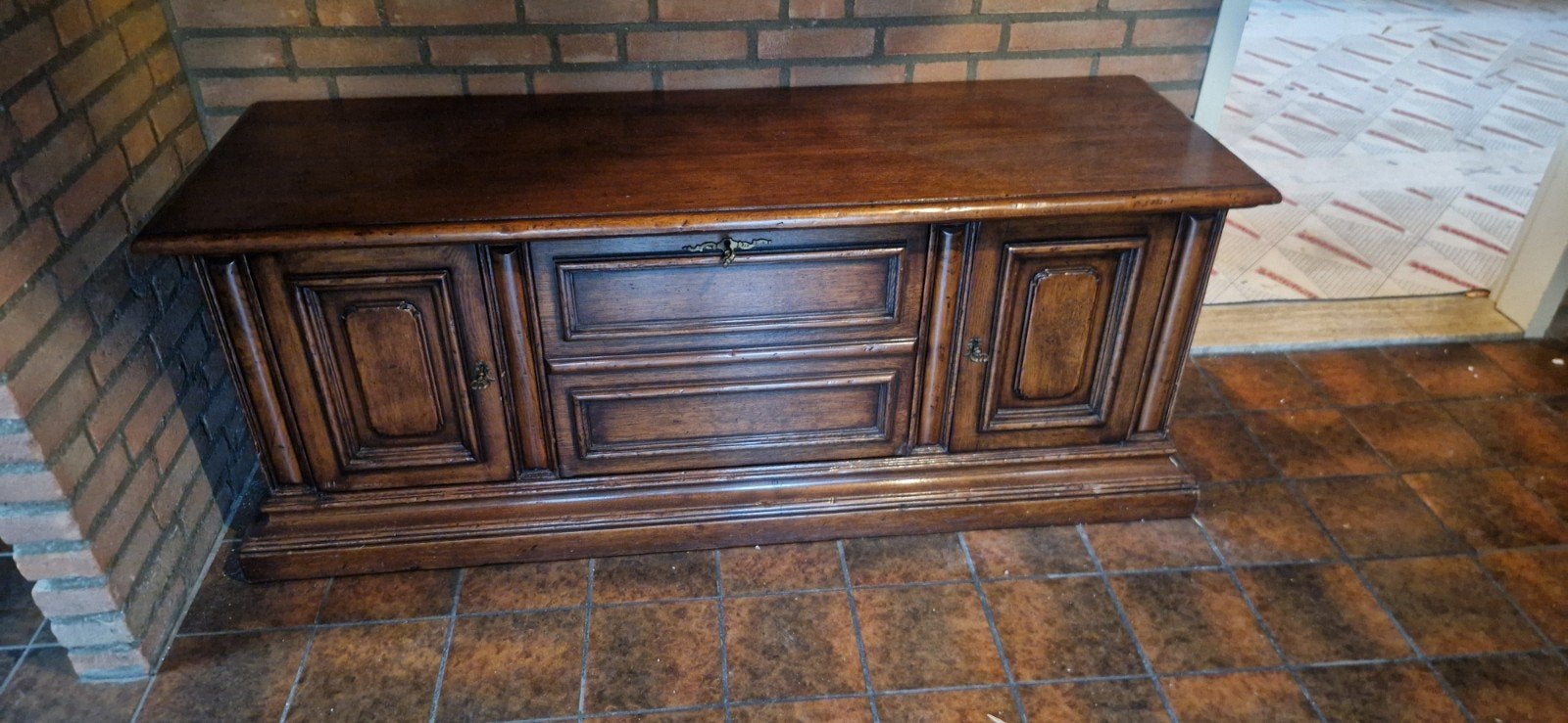 Antiek dressoir/tv-meubel van donker hout, Ophalen
