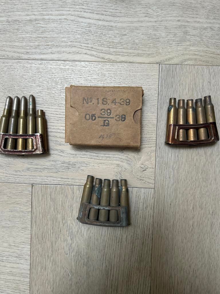 Origineel Patronen doosje pre 1940 met 3 clips (leeg/onklaar, Ophalen of Verzenden, Overige soorten, Overige gebieden, Hulzen of Bodemvondsten