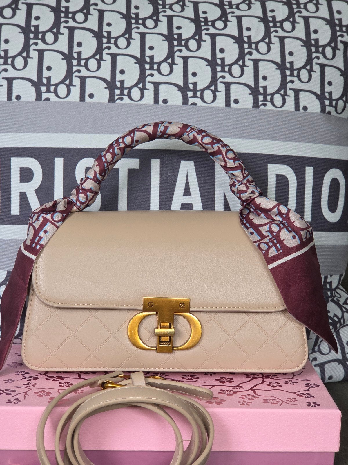 Dior tas beige en zwart met bijbehorende twilly €40, Ophalen, Nieuw, Beige, Schoudertasje