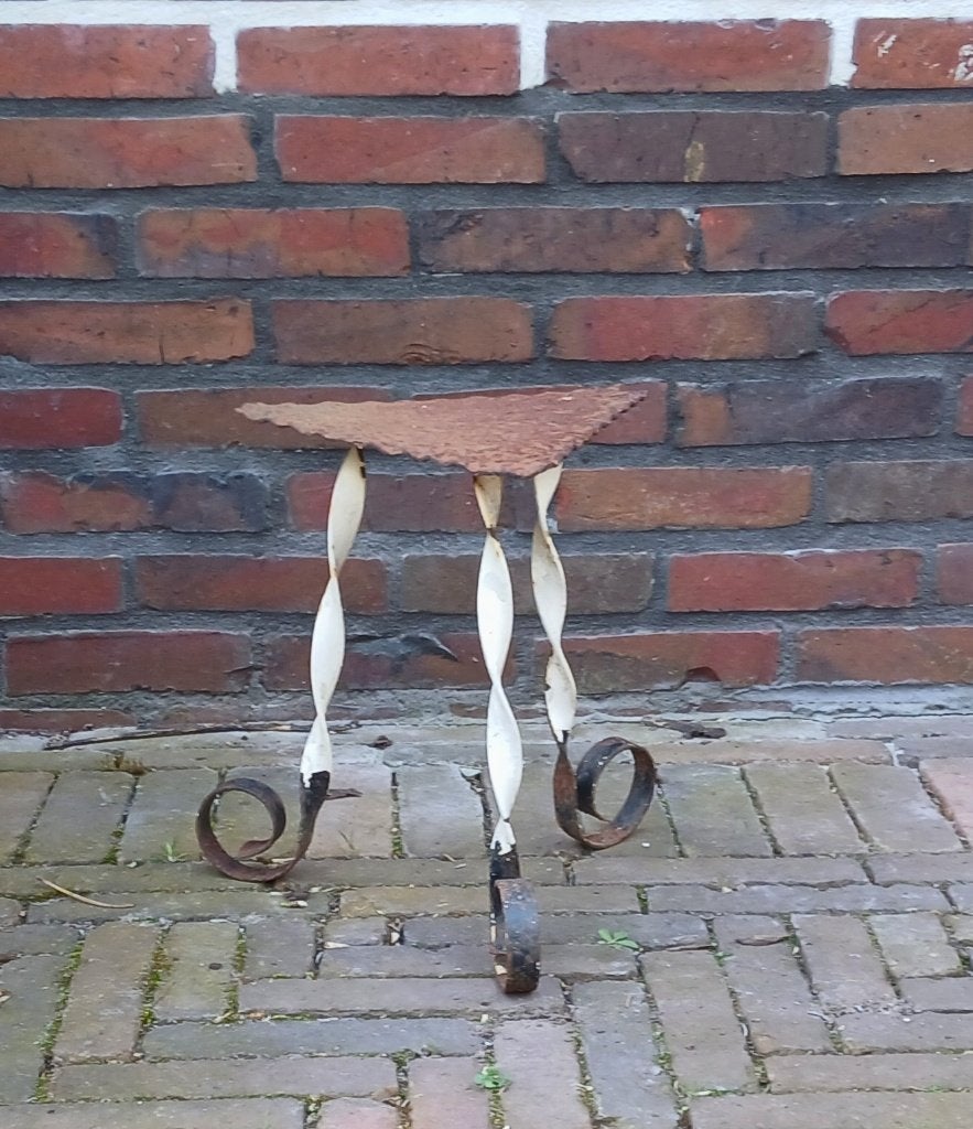 Vintage smeedijzeren bijzettafel - plantentafel (opknapper), Minder dan 45 cm, Minder dan 55 cm, Gebruikt, Metaal of Aluminium