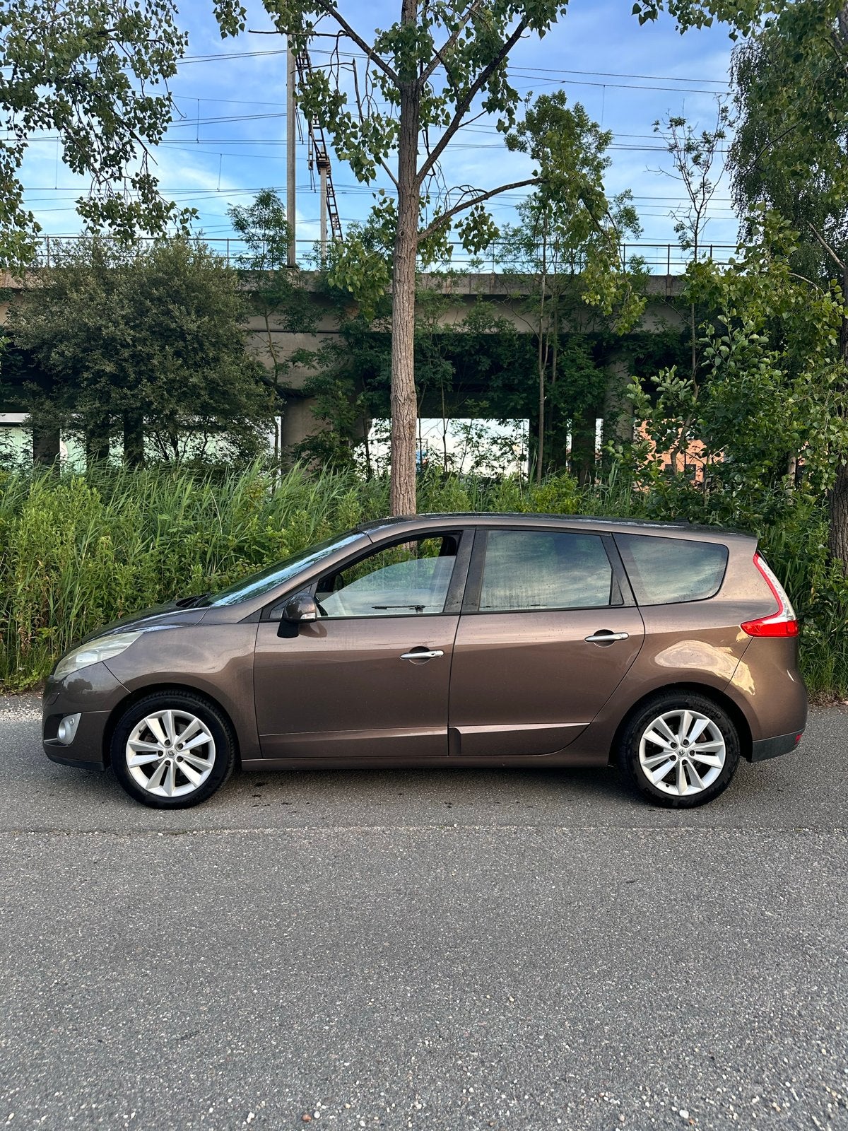 Renault Grand Scenic 2.0 16V 103KW CVT 7P 2010 Bruin APK, Auto's, Renault, 4 cilinders, Bruin, 7 stoelen, Origineel Nederlands