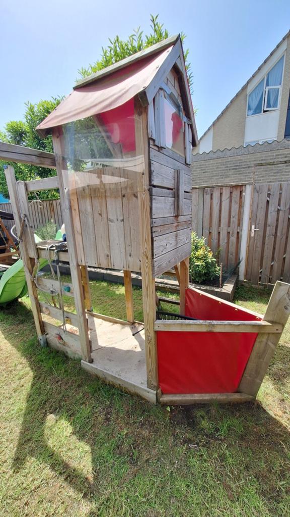 Houten speelhuisje met glijbaan en zandbak, Ophalen of Verzenden, Gebruikt, Zandbak