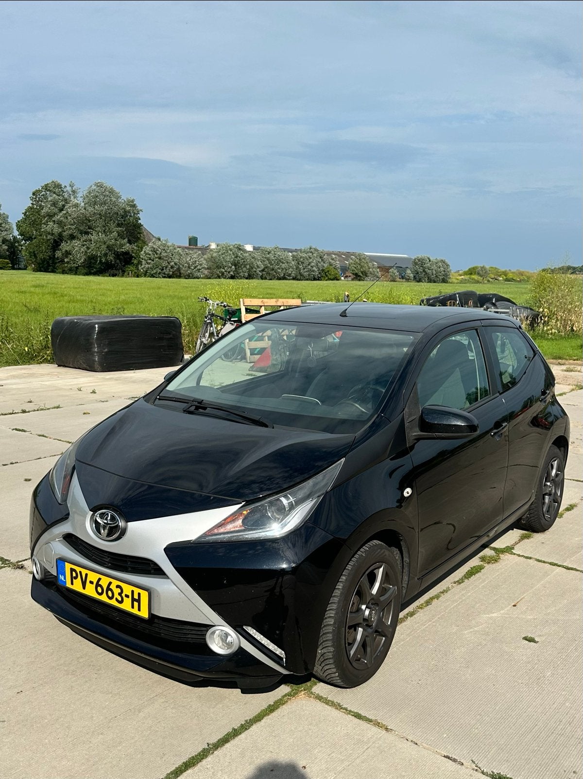 Toyota Aygo 1.0 Vvt-i 69pk 5D 2017 Zwart, Auto's, Toyota, Voorwielaandrijving, 4 stoelen, Zwart, Origineel Nederlands