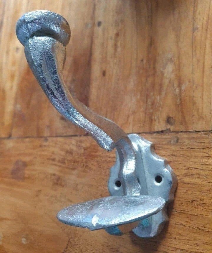 1 zilveren gietaluminium kapstok., Wandkapstok, Ophalen of Verzenden, Zo goed als nieuw, Minder dan 100 cm