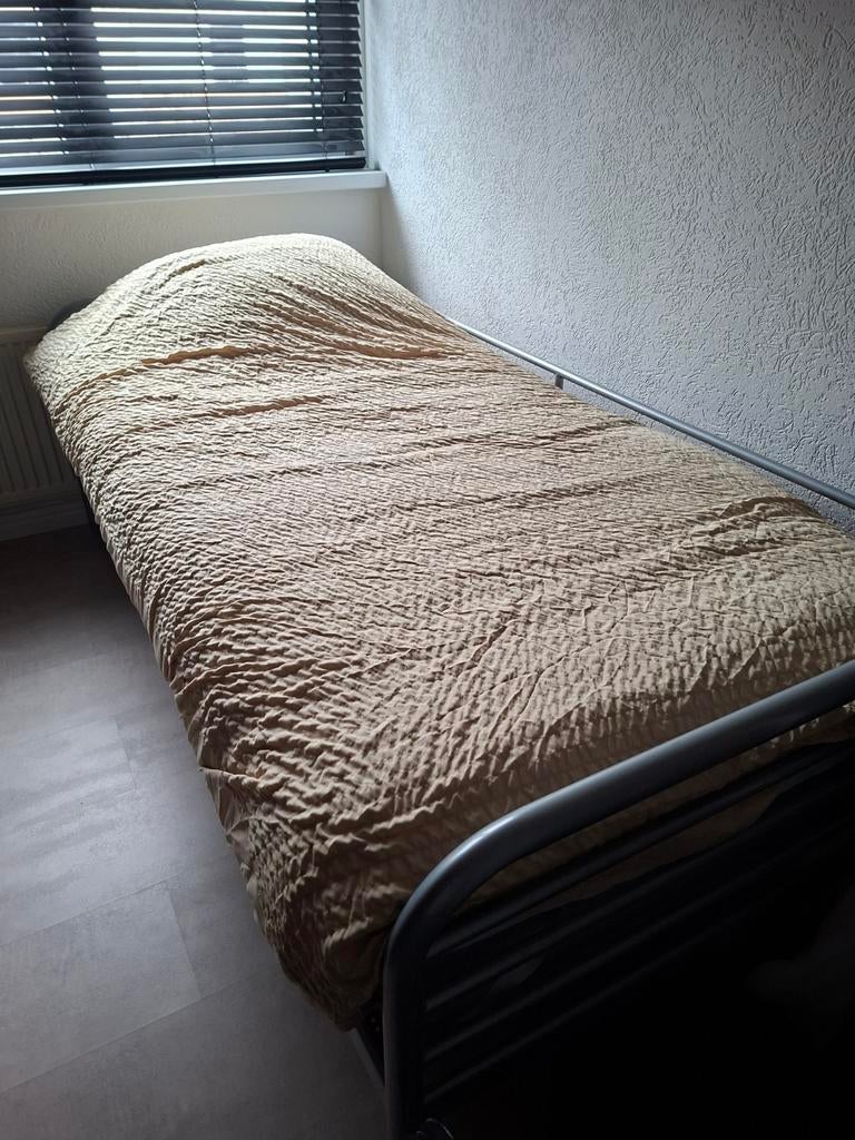 Eenpersoonsbed met elektrisch verstelbare lattenbodem, 90 cm, Eenpersoons, Ophalen of Verzenden, 200 cm