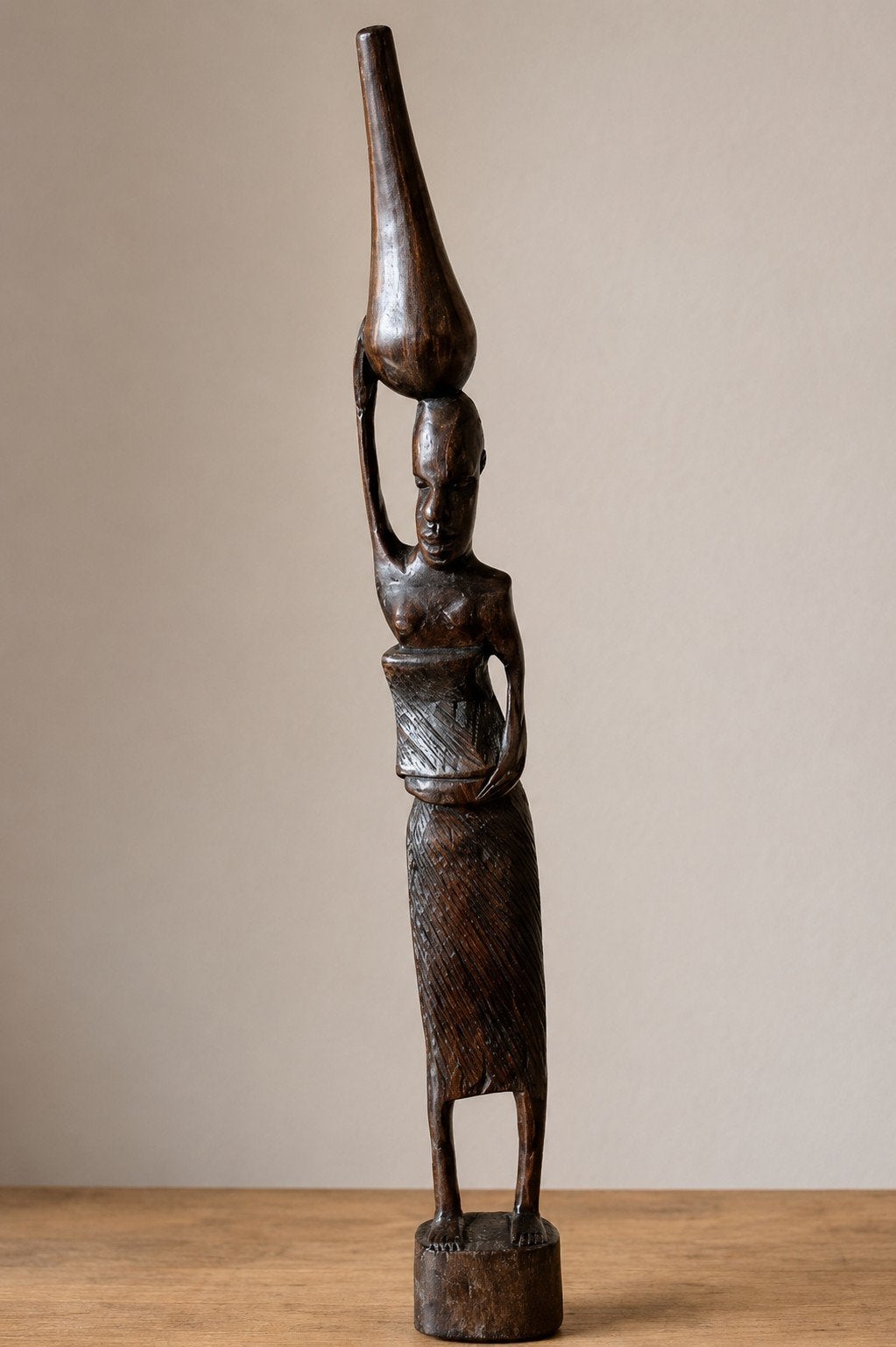 Vintage Afrikaans Houten Beeld Vrouw met Kruik, Ophalen of Verzenden