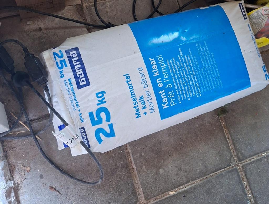 2 nieuwe zakken metselmortel + kalk 25kg -gratis afhalen, Ophalen of Verzenden, Nieuw, Overige typen