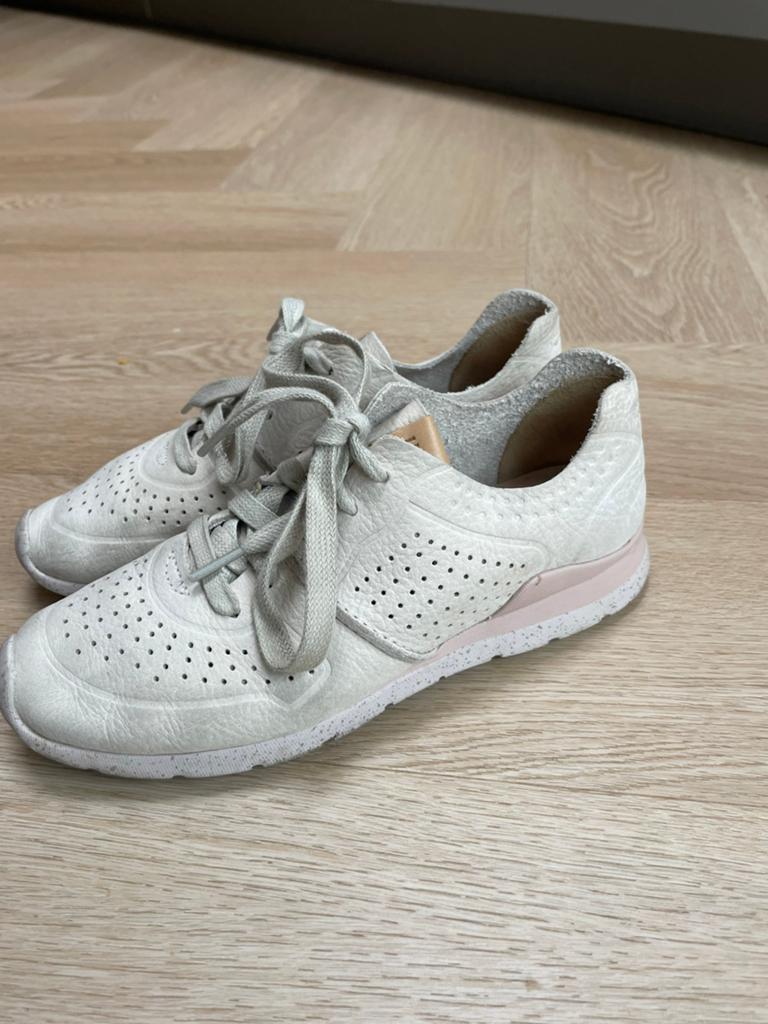 UGG Tye lichtgewicht sneaker maat 37, Beige, Ophalen of Verzenden, Sneakers of Gympen, Gedragen