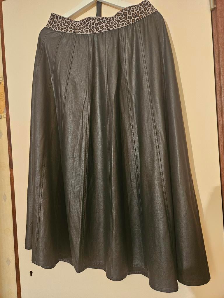 Zwarte rok met panterprint tailleband, Kleding | Dames, Rokken, Maat 38/40 (M), Zwart, Ophalen of Verzenden, Knielengte