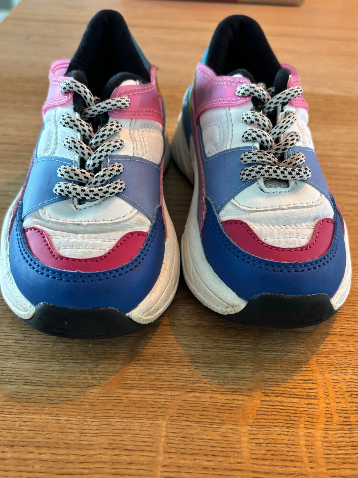 Zara Sportschoenen Maat 26 - Kleurrijk en Comfortabel, Gebruikt, Ophalen of Verzenden, Jongen of Meisje, Sportschoenen