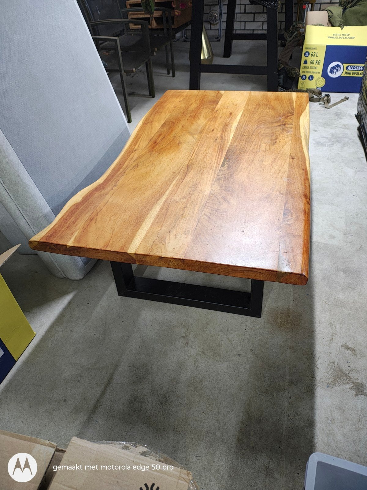 Salontafel van massief mango hout met metalen onderstel, Huis en Inrichting, 100 tot 150 cm, 50 tot 100 cm, Zo goed als nieuw