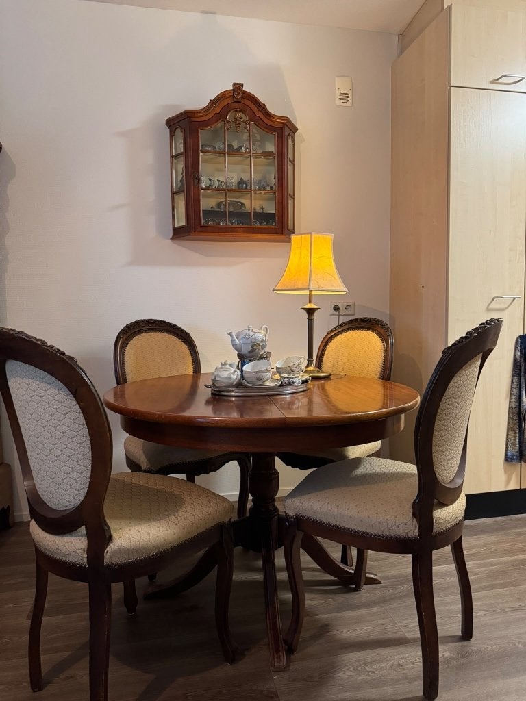 Eettafel + stoelen, Antiek, 50 tot 100 cm, Rond, Zo goed als nieuw