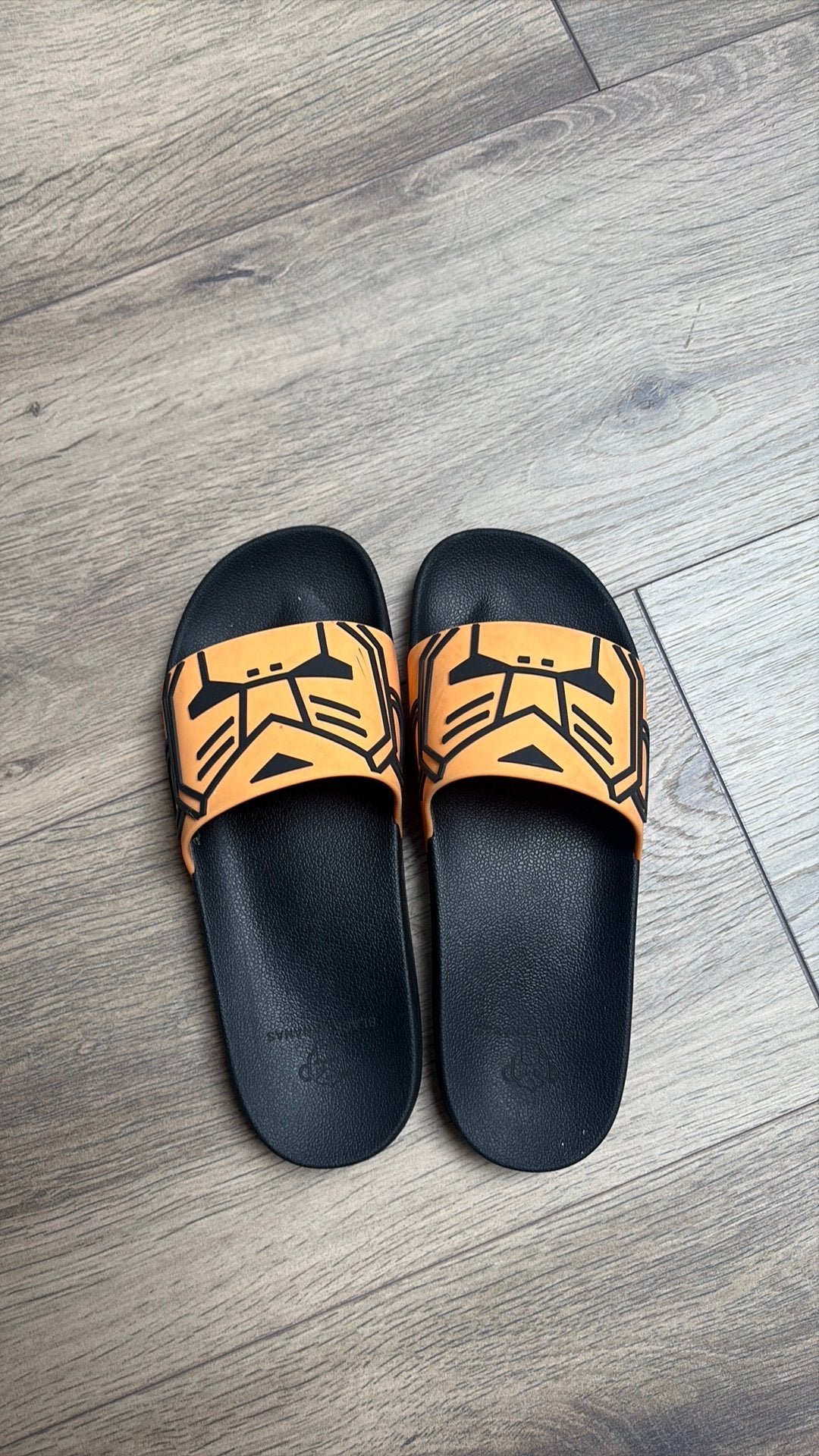 Badslippers, Ophalen of Verzenden, Zo goed als nieuw, Zwart, Sneakers of Gympen