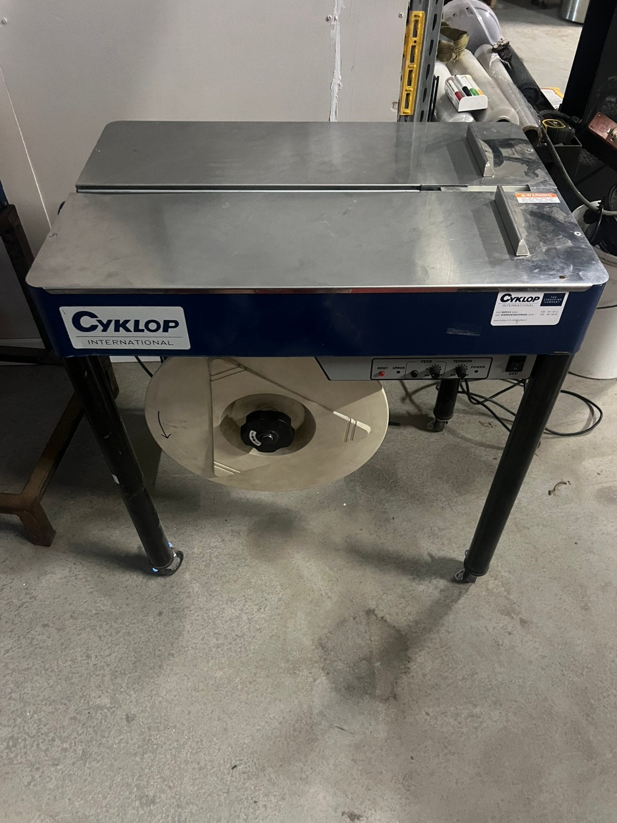 Cyclop omsnoer machine, Ophalen