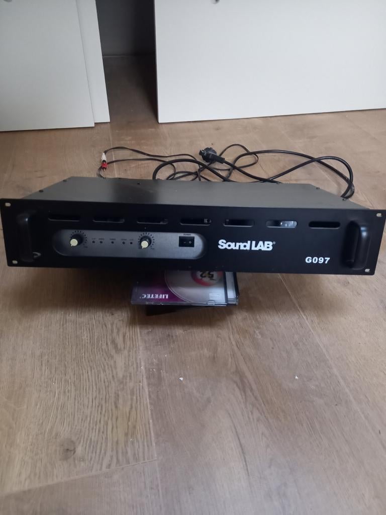 Soundlab versterker, Muziek en Instrumenten, Ophalen of Verzenden, Zo goed als nieuw, Minder dan 500 watt