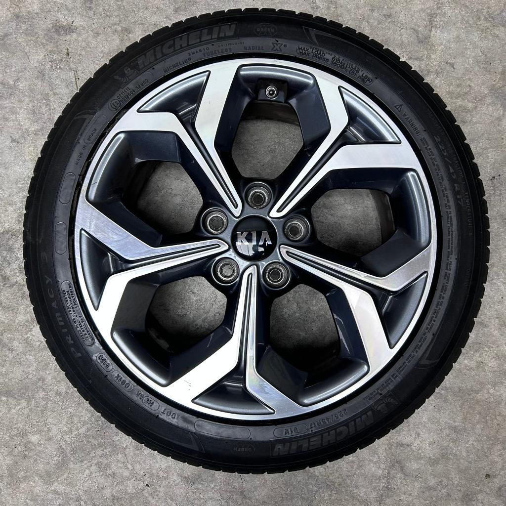 17 inch originele velgen + zomerbanden Kia Stonic, Auto-onderdelen, Banden en Velgen, Banden en Velgen, Nieuw, 17 inch, Personenwagen