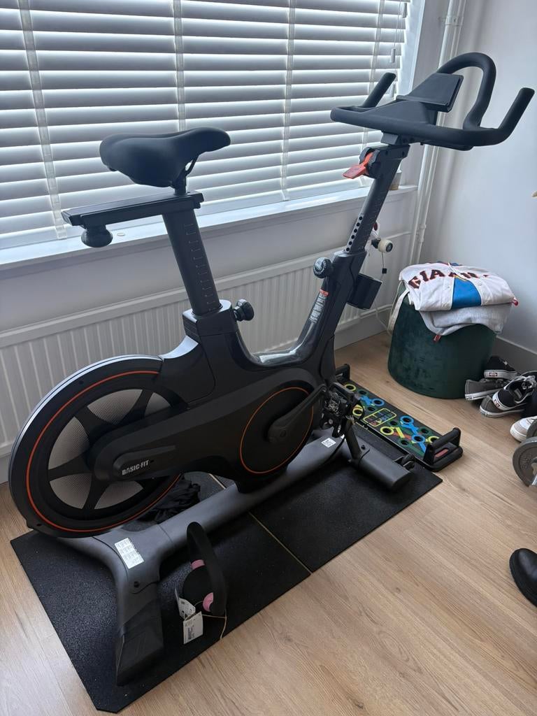 Hometrainer Basic Fit - met bluetooth, Ophalen, Zo goed als nieuw, Hometrainer